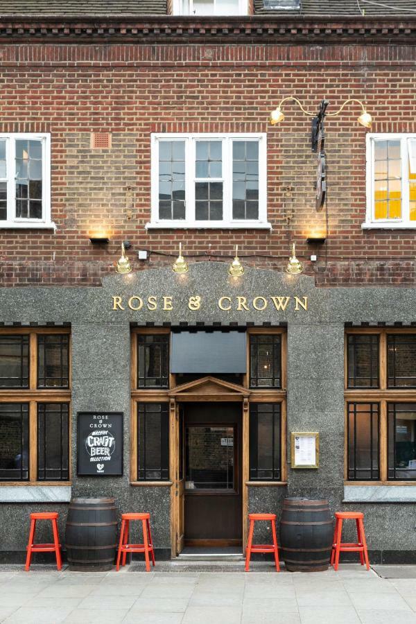 Publove @ The Rose & Crown Londra Esterno foto